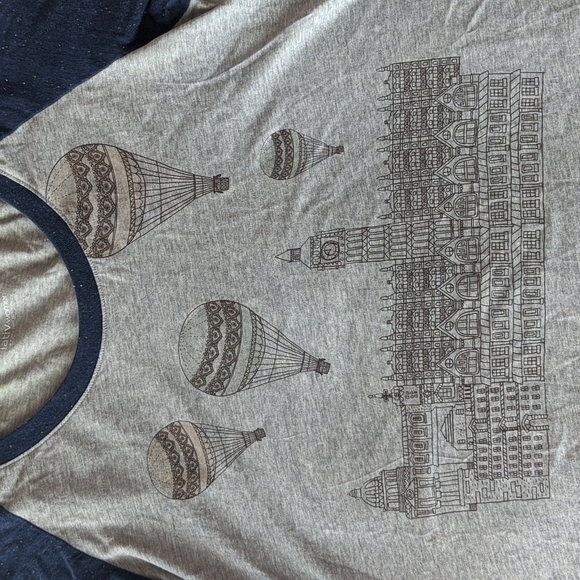 Long Flowy Top - Picture 3 of 4